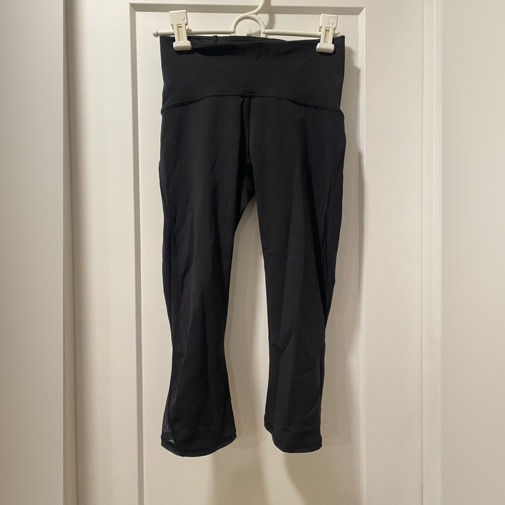 Lululemon athletica Women’s Black Capri Leggings with Mesh Sides